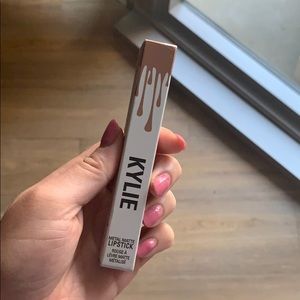 Kylie Cosmetics metal matte lipstick